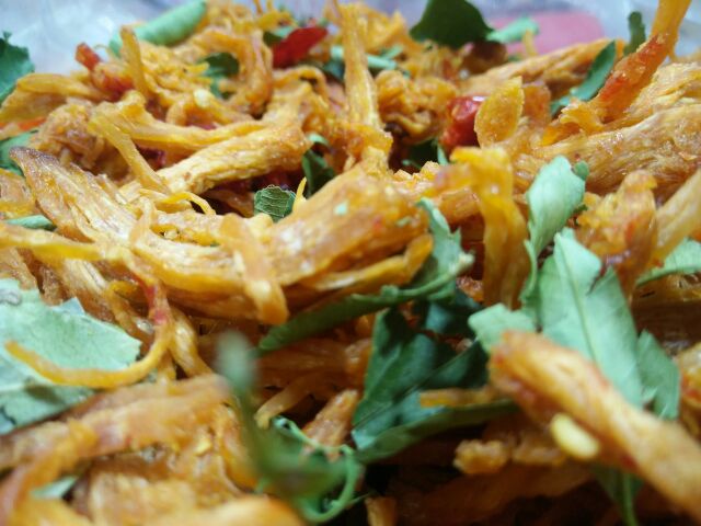 KHÔ GÀ NƯỚC MẮM LÁ CHANH LOẠI 1 _ 500GR | BigBuy360 - bigbuy360.vn