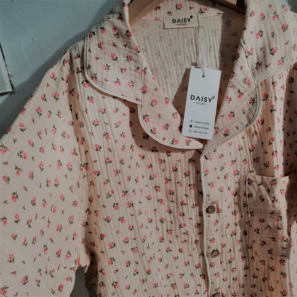 Pyjama xô muslsin hoa hồng nền kem