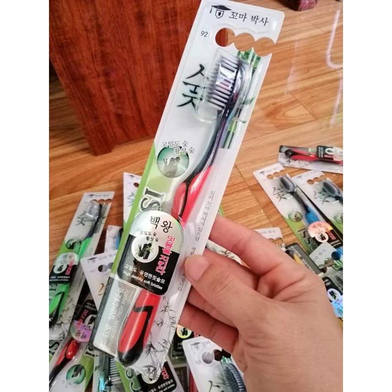 Bàn chải đánh răng than tre