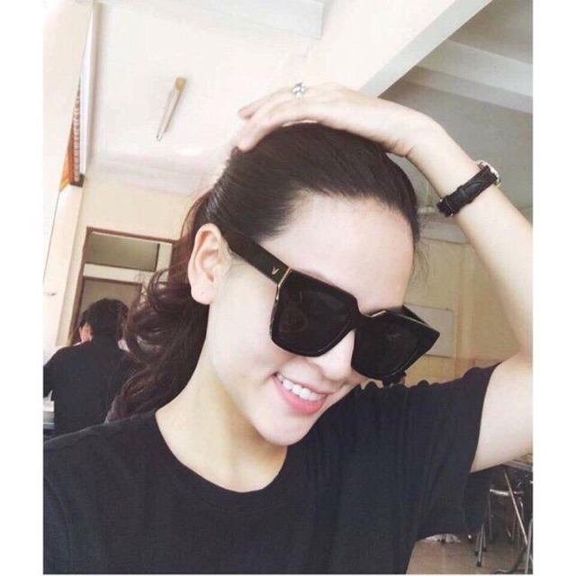 🌲🌲Kính mát vuông V đen lớn