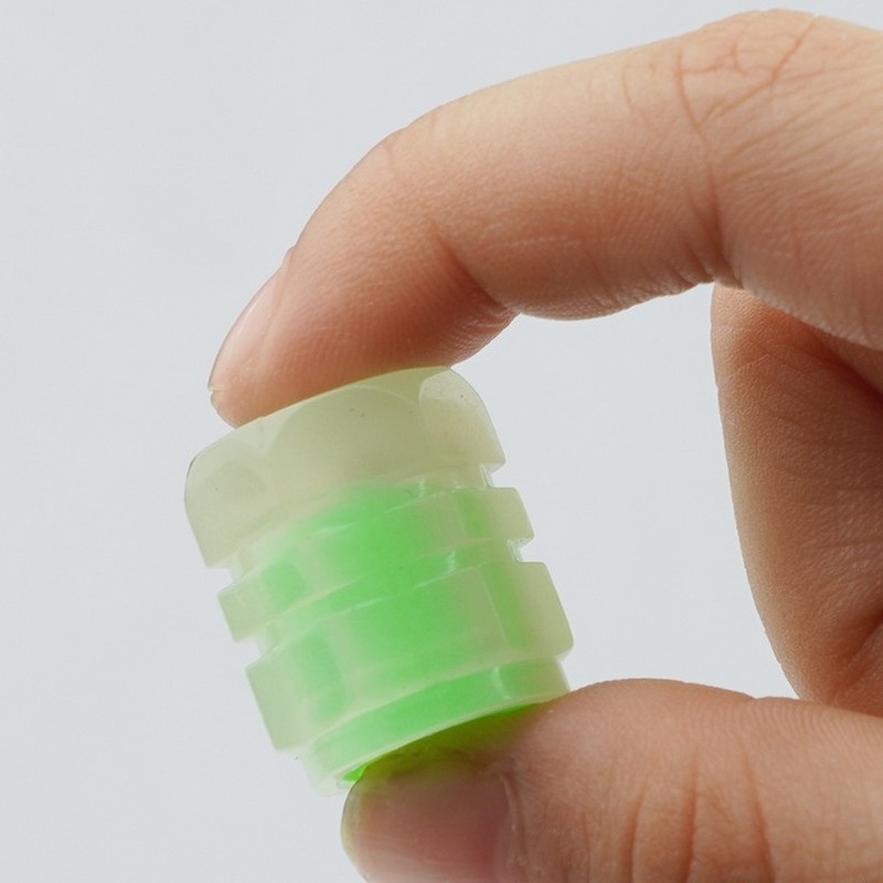 Set 1 / 4 Nắp Van Bánh Xe Hơi / Xe Máy Màu Xanh Lá Huỳnh Quang Chống Bụi Bẩn Thông Dụng