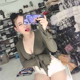 Áo kiểu croptop tay loe