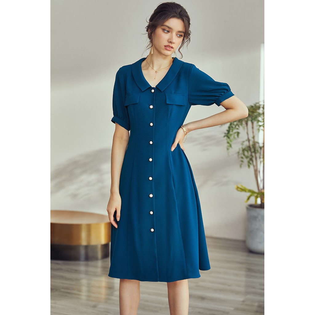 Đầm xanh sơ mi lá cổ nhỏ tim V tay được thiết kế phồng ngắn