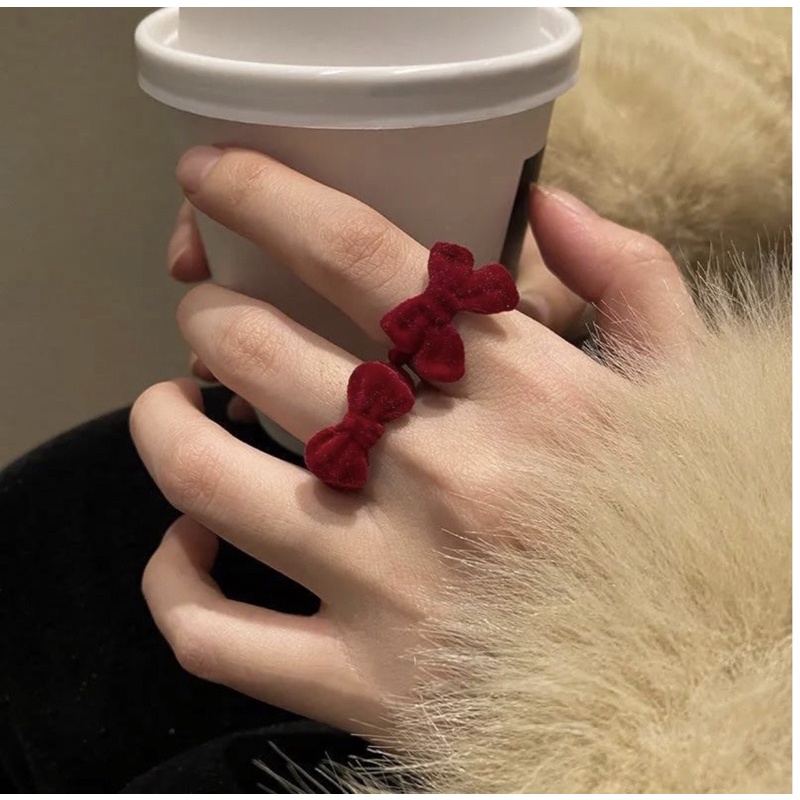 Nhẫn nơ cute hàn quốc và hộp dâu tây bằng  nhung phong cách dễ thương