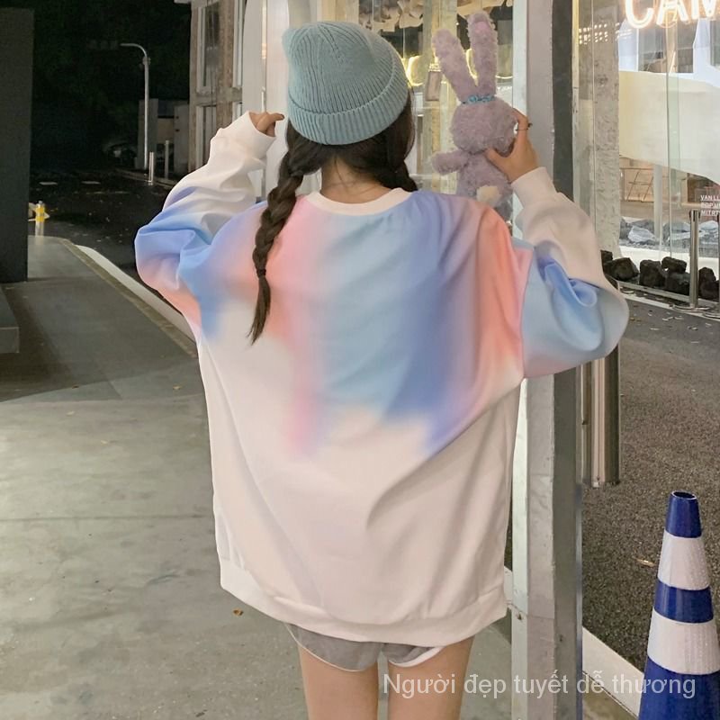 Áo sweater mỏng dáng rộng dài tay nhuộm màu gradient thời trang cho nữ | BigBuy360 - bigbuy360.vn