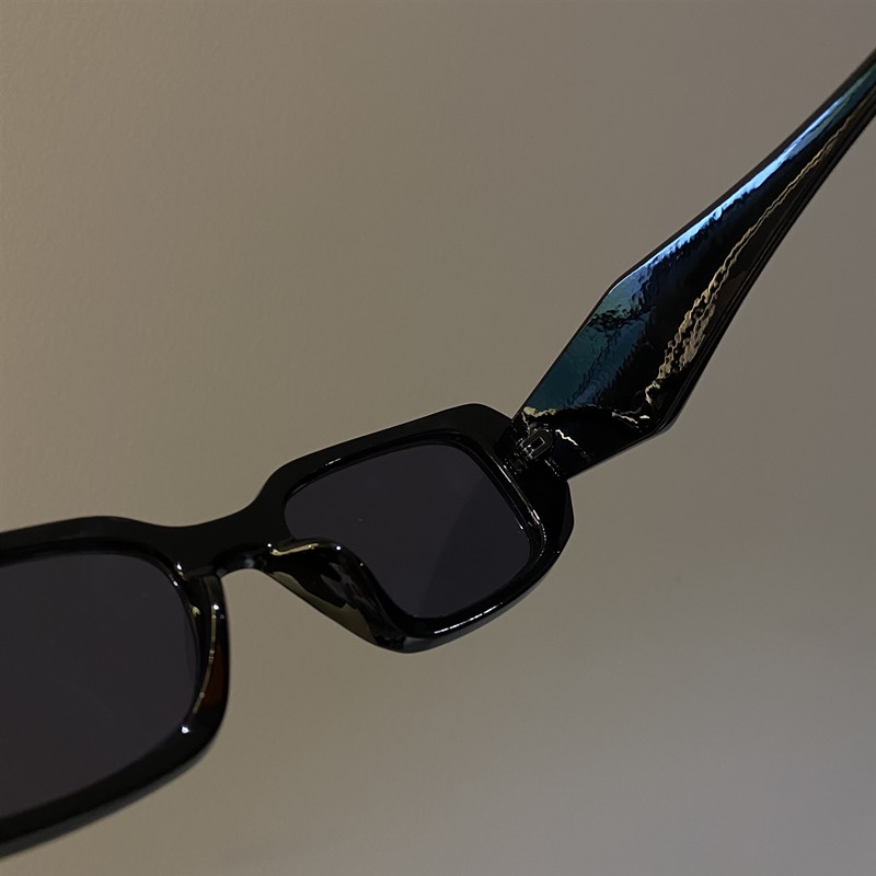 Kính Mát Gọng Đen Chống Tia Cực Tím Cho Cả Nam Và Nữ