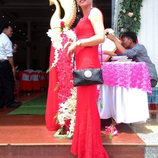 Thanh lí váy dạ hội đuôi cá sang trọng