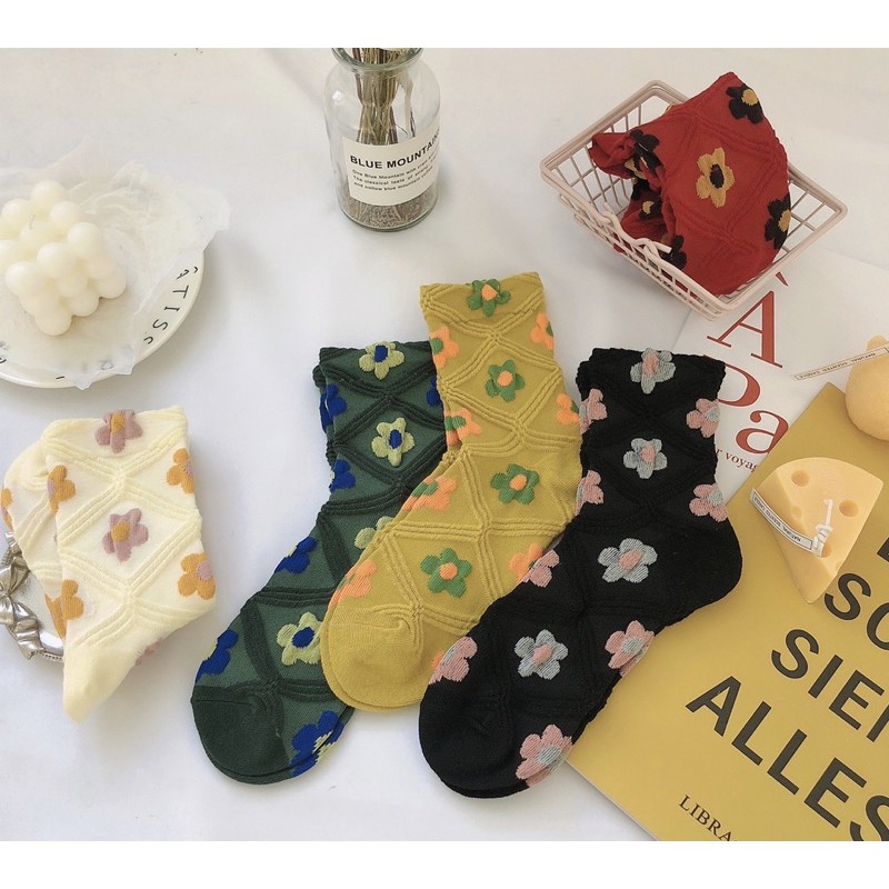 Tất hoạ tiết hoa vintage phong cách hàn quốc cho người lớn