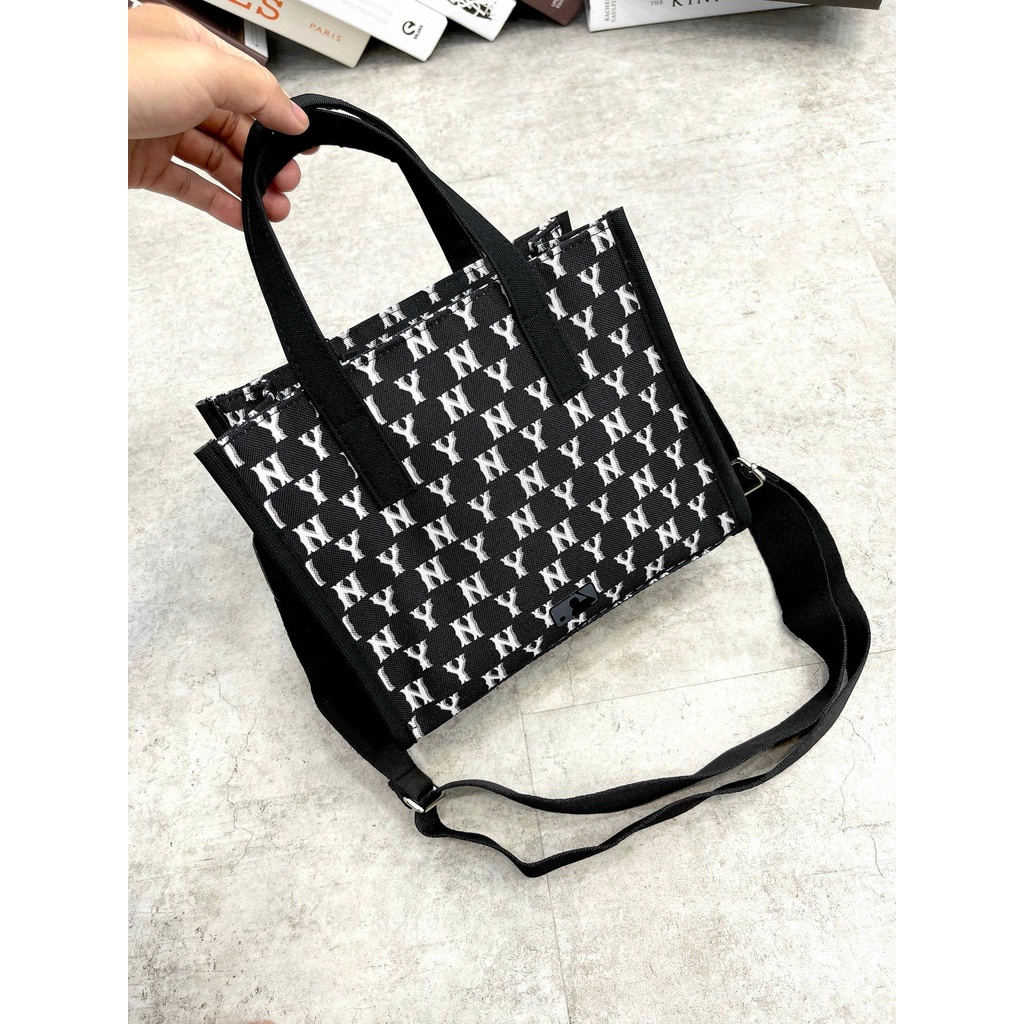 Túi Tote Mini Chất Liệu Canvas Thêu Logo Có Quai Điều Chỉnh Độ Dài Hot Trend Dn.Storevnxk
