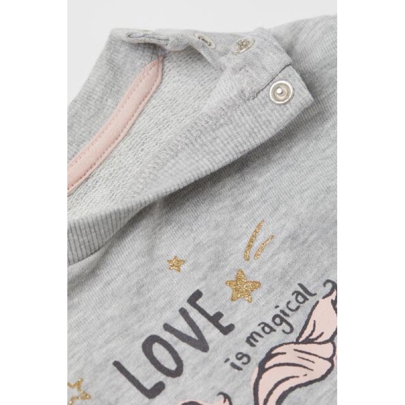 [KIDDO] Áo Sweater Nỉ H&amp;M màu xám hoạ tiết ngựa hồng