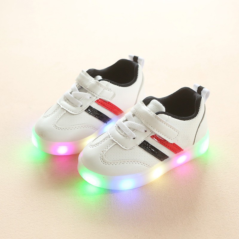 Giày thể thao có đèn LED cá tính cho bé
