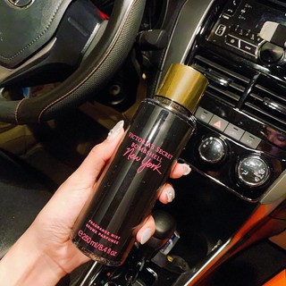 Xịt thơm toàn thân Vs Bombshell New York