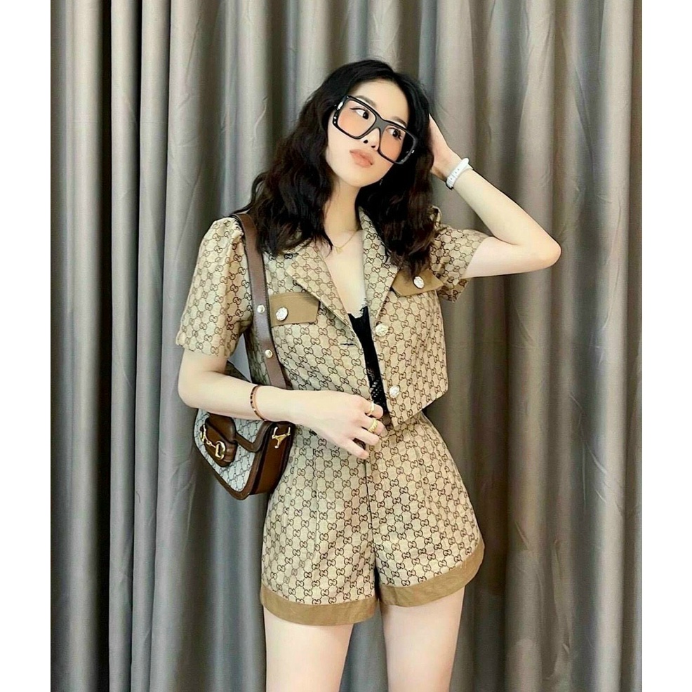 Sét bộ đi chơi nữ áo cổ vét giả túi kèm quần đùi họa tiết đơn giản xinh xắn (không kèm lót trong)