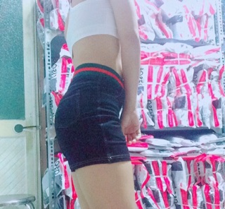 QUẦN ĐÙI LƯNG SỌC ĐỎ CÁ TÍNH