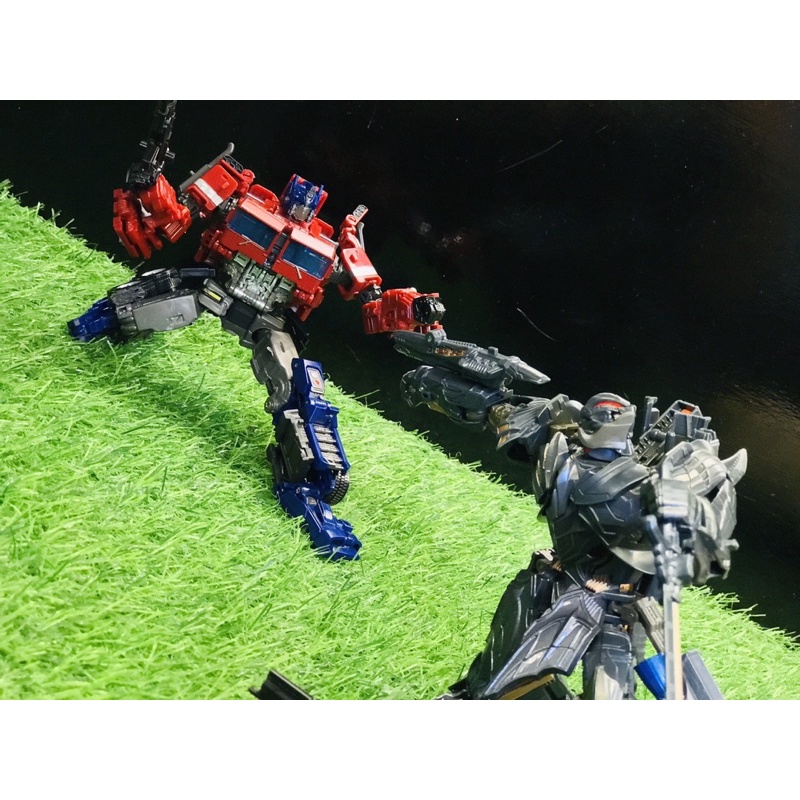 Mô hình Optimus H6001-4 lắp thành xe