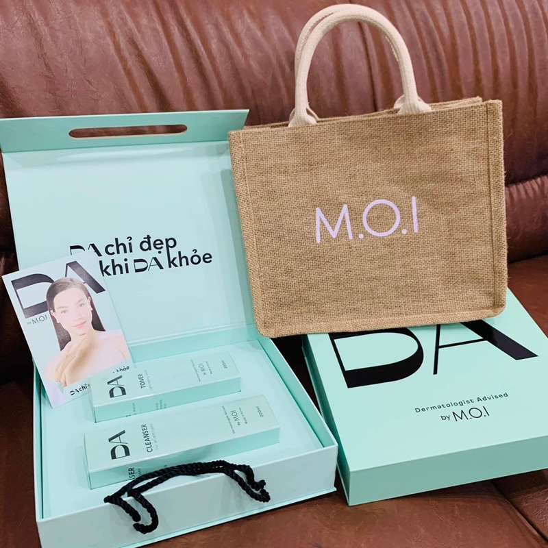 Túi cói M.O.I by Hồ Ngọc Hà