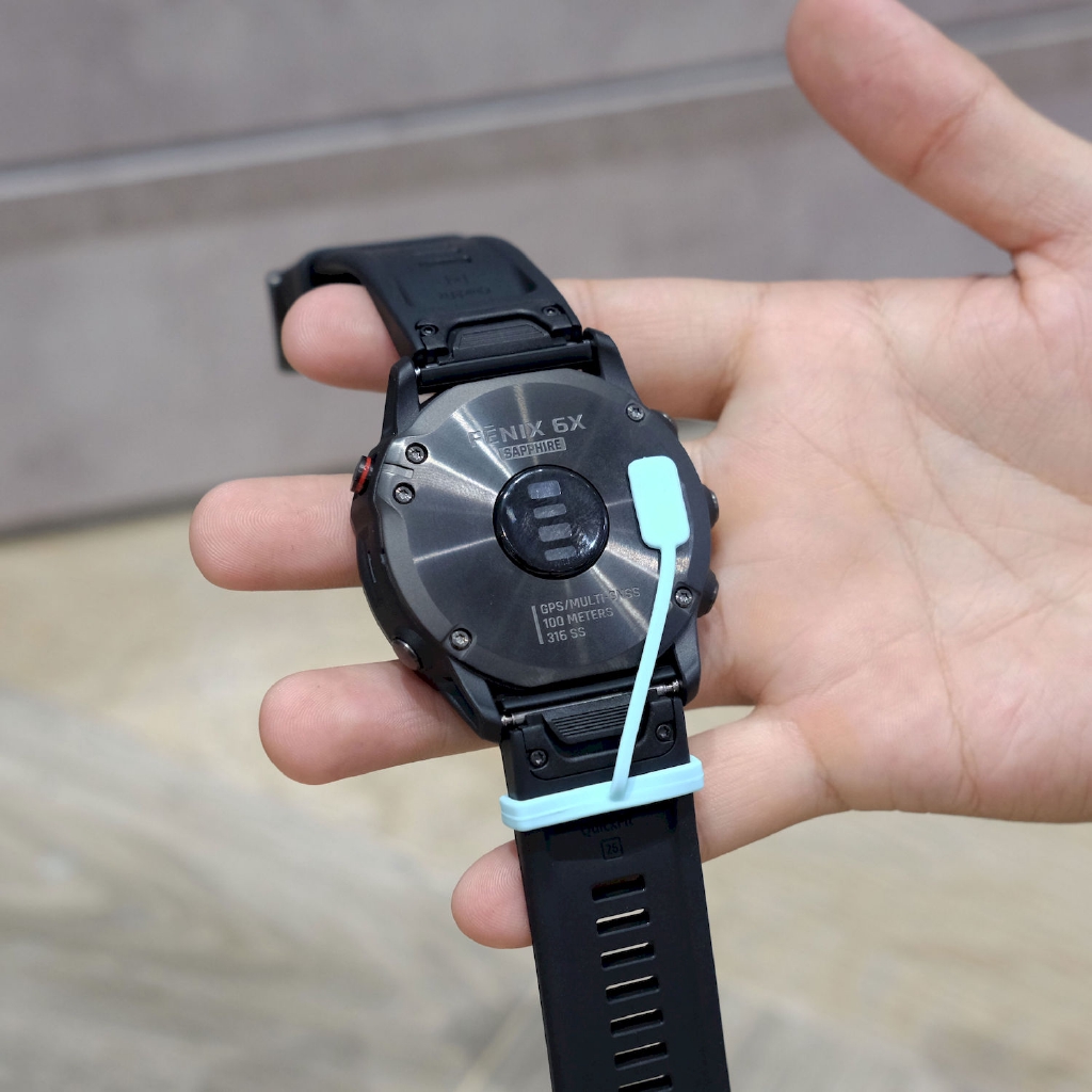 Nút bịt bảo vệ chân sạc tích hợp dây giữ cho đồng hồ Garmin Fenix, 935/945/245/645/...(Combo 2 nút)