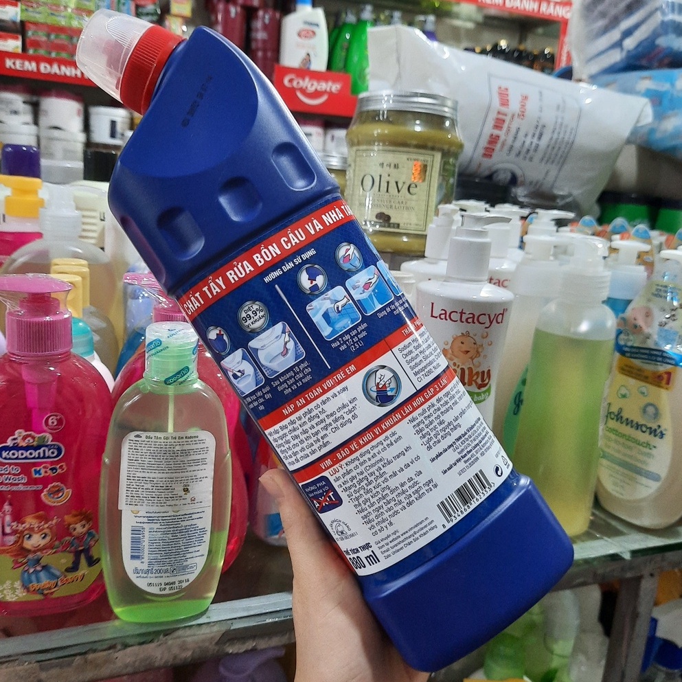 Nước tẩy rửa bồn cầu và nhà tắm Vim 880ml
