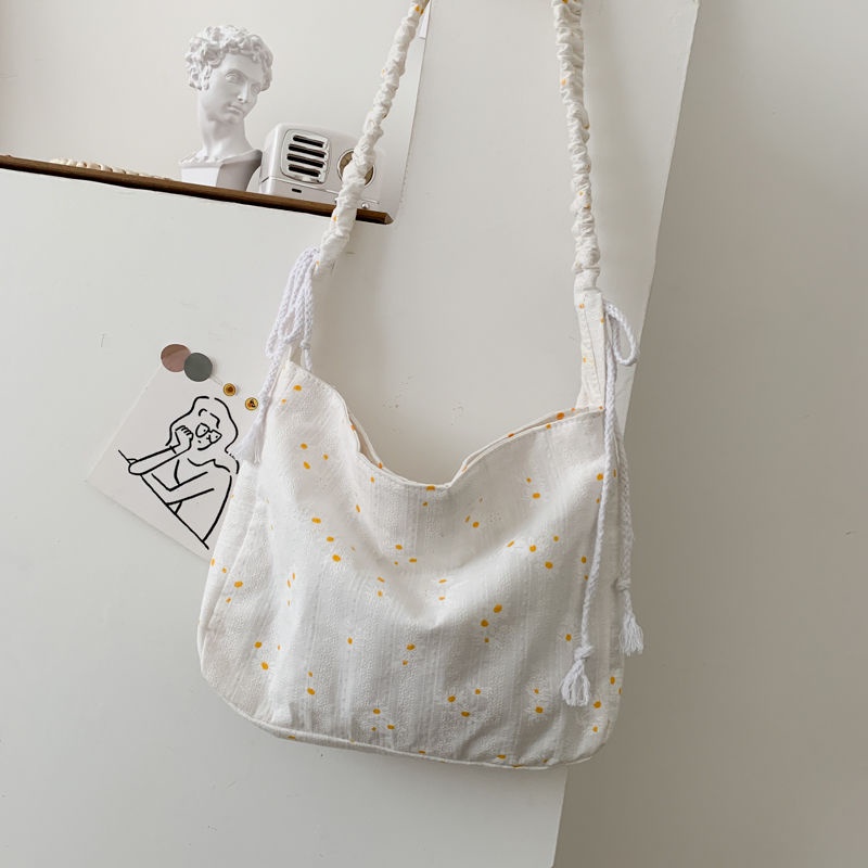 Túi Đeo Chéo Mềm Họa Tiết Hoa Cúc Nhỏ Dễ Thương Cho Nữ