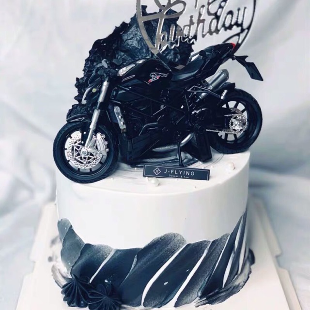 Xe moto trang trí bánh kem (13.10)