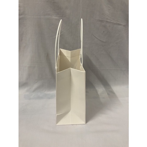 Túi giấy trắng mặt kiếng có quai xách có 3 kích thước/túi