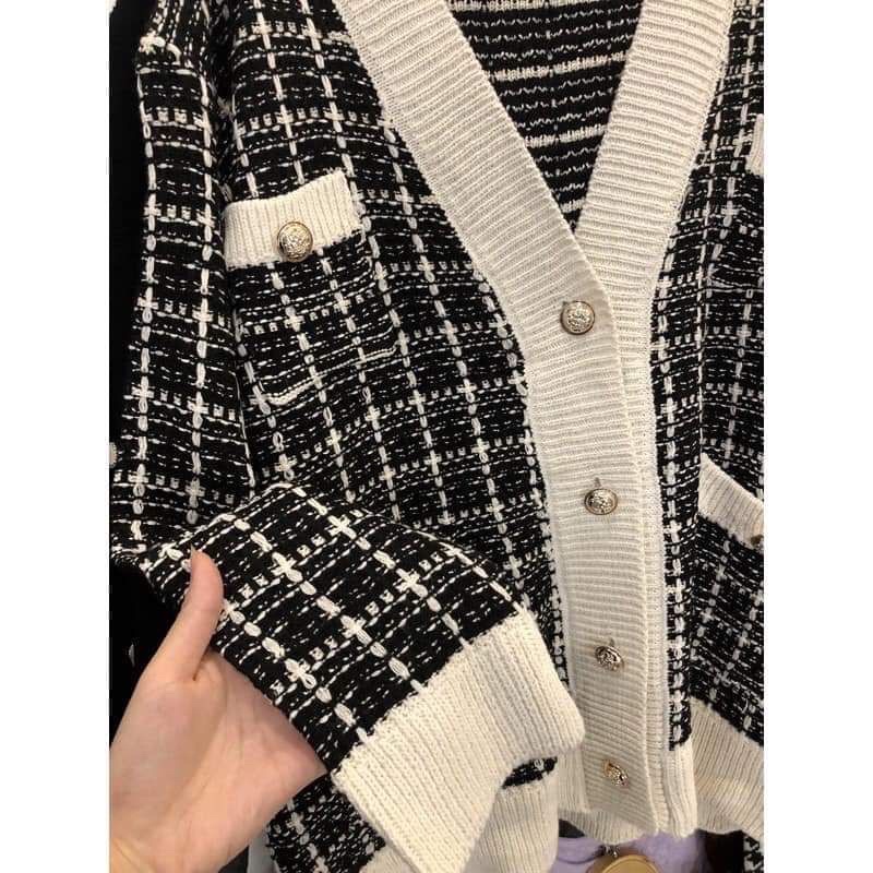 Áo cadigan oversize, áo khoác len gạo sợi dệt kim đen trắng khuy vàng cổ V hàn quốc - shopbelinh
