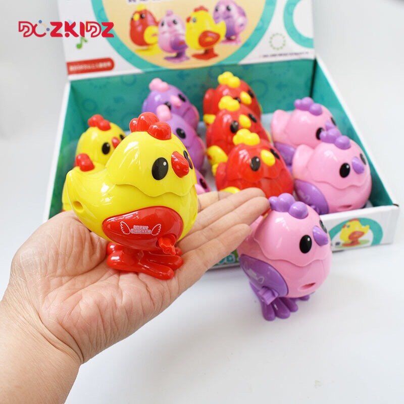 Đồ chơi con gà chạy cót ngộ nghĩnh cho trẻ từ 6 tháng tuổi trở lên – Dozkidz