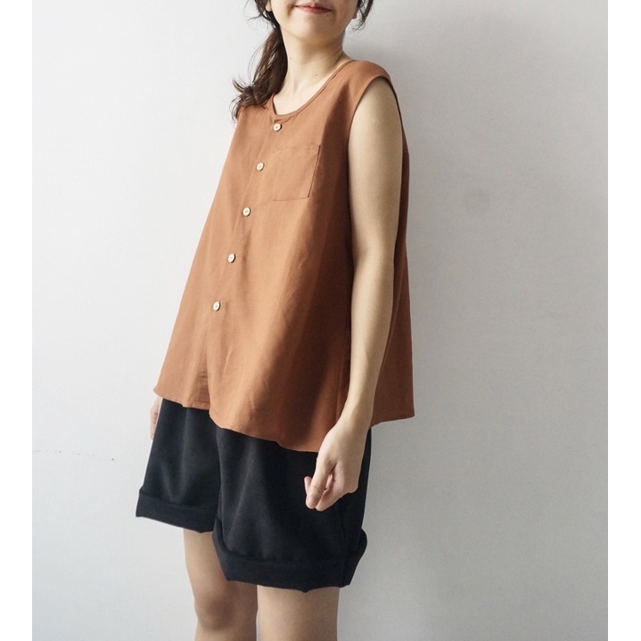 Áo sát nách hàng cúc trước