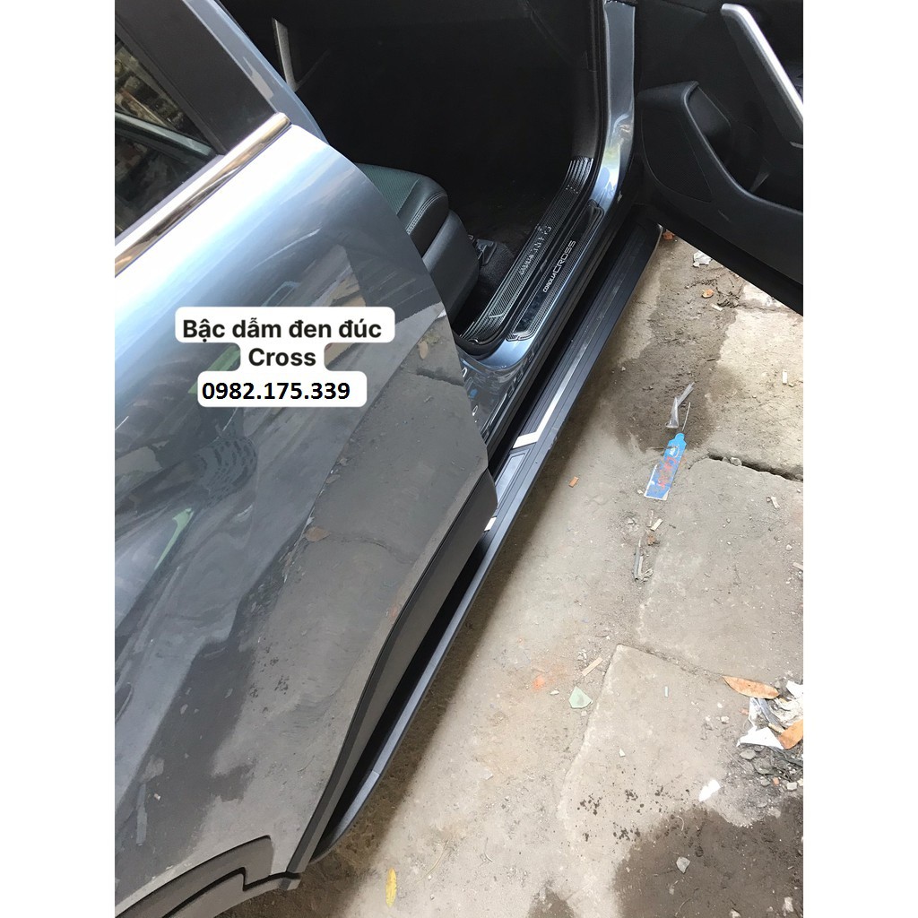 BỆ BẬC DẪM LÊN XUỐNG TOYOTA CROSS 2020 2021 2022 2023 2024. MẪU ĐEN ĐÚC HÀNG CAO CẤP