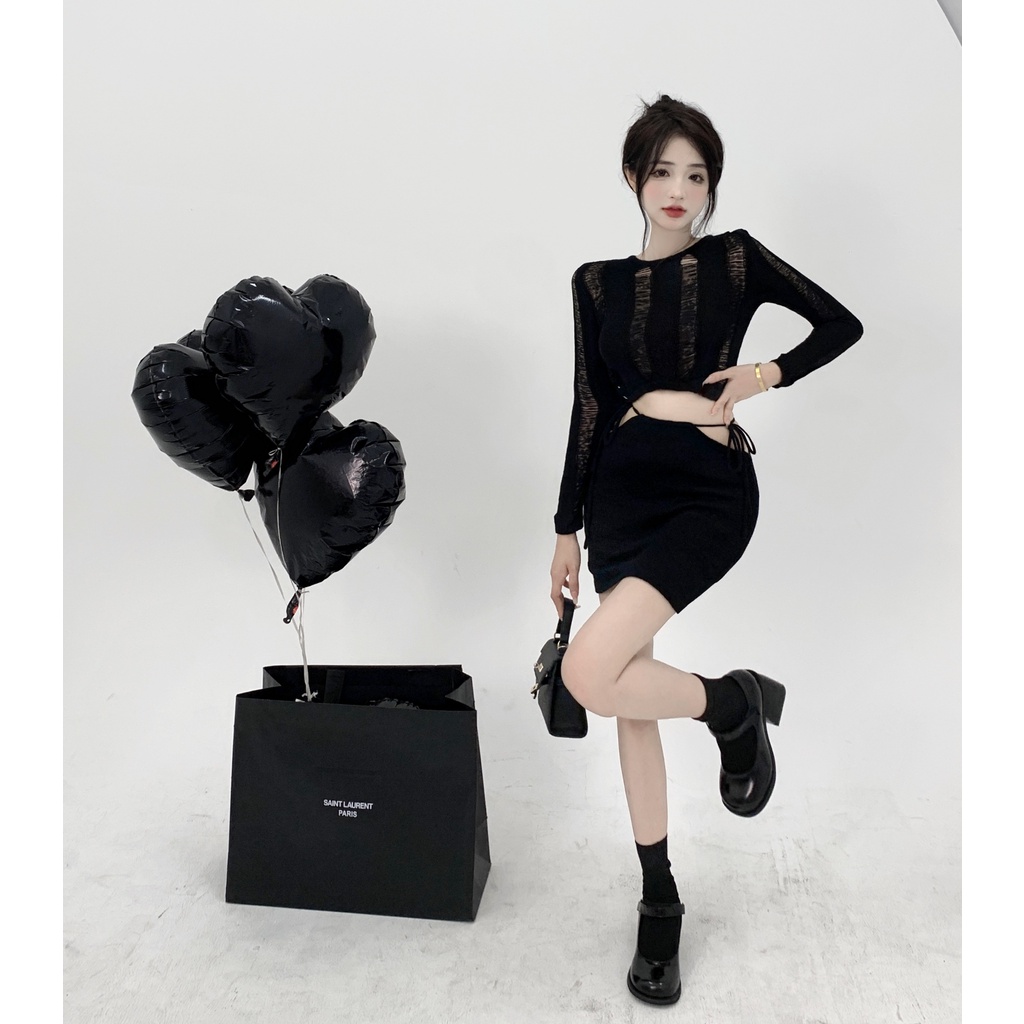 QKOOLE  Áo Croptop Màu Đen Hở Eo Phong Cách Hàn Quốc Thời Trang Cho Nữ