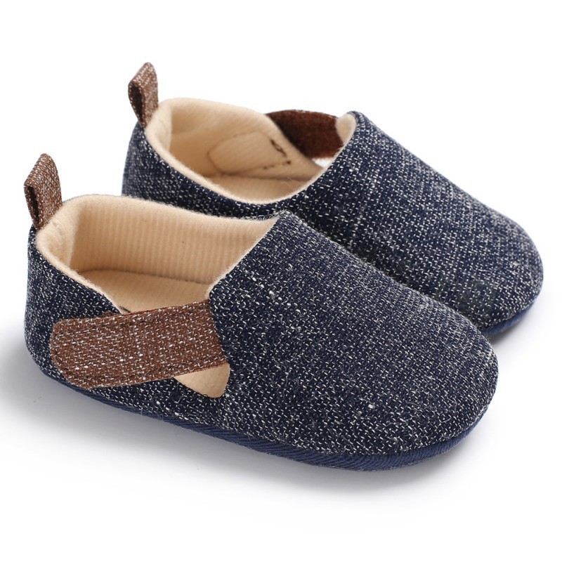 Đôi giày vải cotton màu trơn chống trượt lót lông ấm áp cho bé