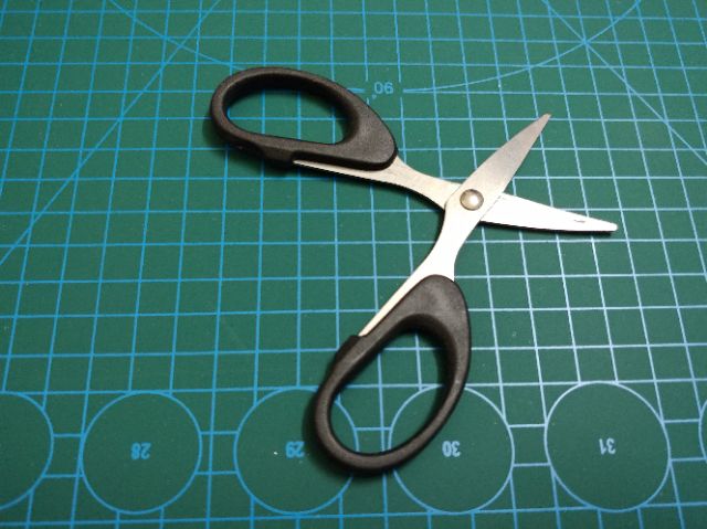 Kéo cắt giấy và vải - Mô hình nhà gỗ búp bê dollhouse DIY