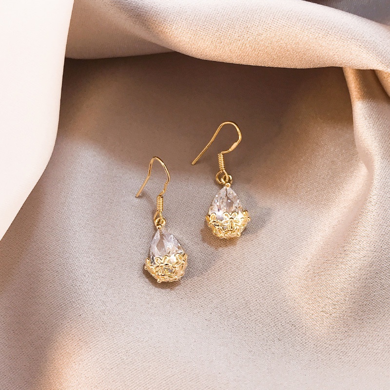 Khuyên tai tòn ten đá zircon lấp lánh sang trọng