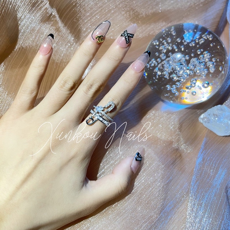 Sticker thương hiệu new hot trend 2022