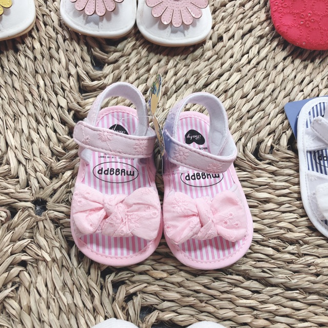 Dép và bộ da beo