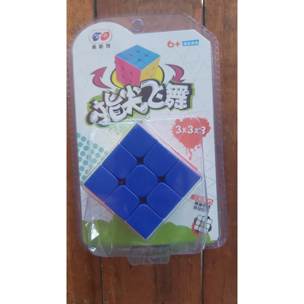 Rubik 3x3 đóng trong vỉ