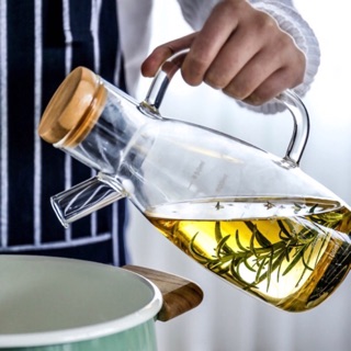 Bình rót thuỷ tinh nắp gỗ có vạch chia 650ml