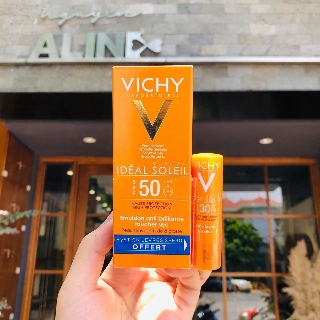 TẶNG SON - Kem Chống Nắng Vichy Pháp Cho Da Dầu, Mụn, Nhạy Cảm