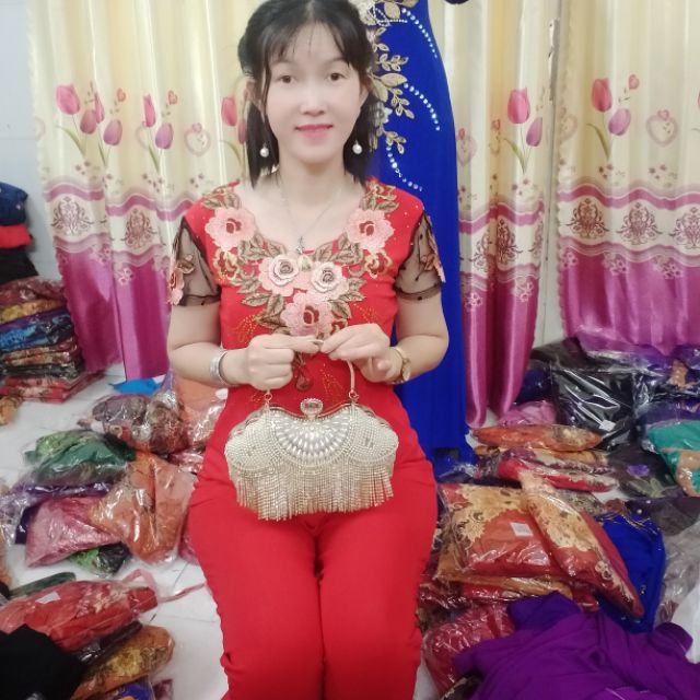 Bộ thêu hoa đá cao cấp. Tay ren thêu hoa gắn đá. Có nhiều màu. Đủ sizes. Chất liệu thun somut.co giãn bốn chiều........