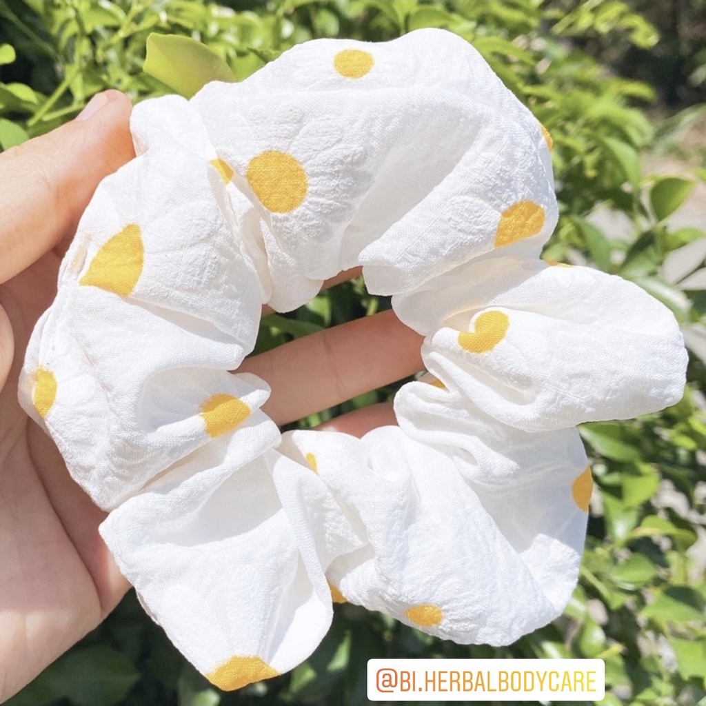 [Hàng thiết kế] Scrunchies cột tóc, buộc tóc hoạ tiết hoa cúc trắng dễ thương dành cho bạn nữ handmade