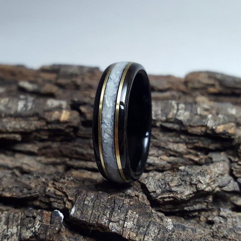 nhẫn gỗ mun cẩn đồng và đá xà cừ