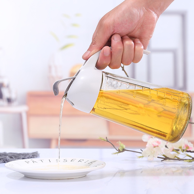 Chai đựng dầu ăn, nước mắm xi dầu tự động đóng mở nắp dung tích 630 ML