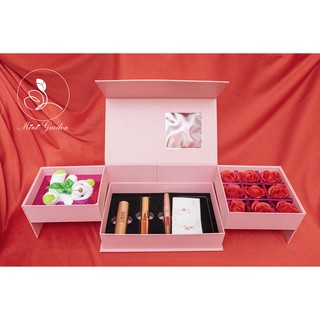 Set mỹ phẩm cao cấp kèm hoa sáp, gấu bông làm quà tặng