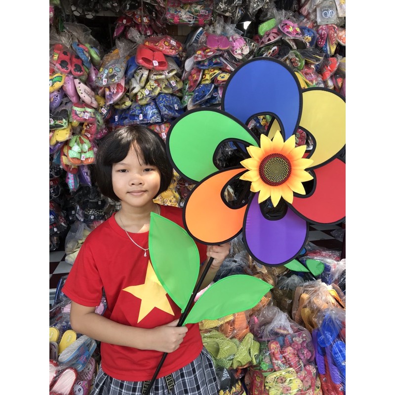Chong chóng cầu vồng hoa hướng dương, tặng kèm 502 + chong chóng nhỏ