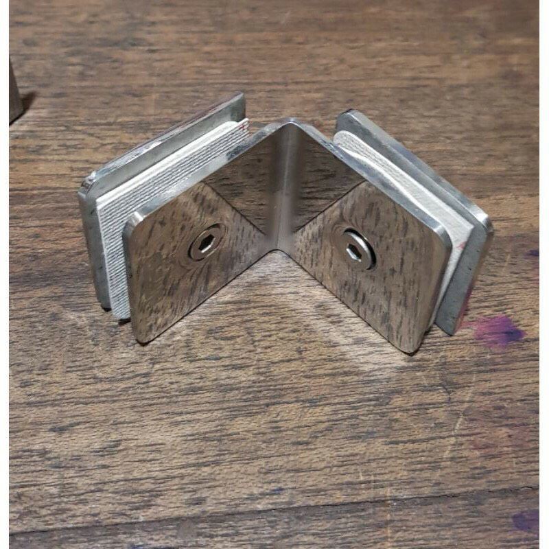 Bát kẹp kính tường 90 độ