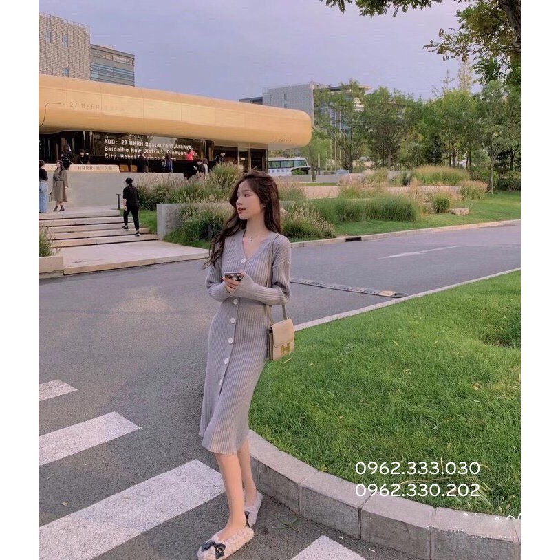 Váy len dài tay cổ V khuy to free size