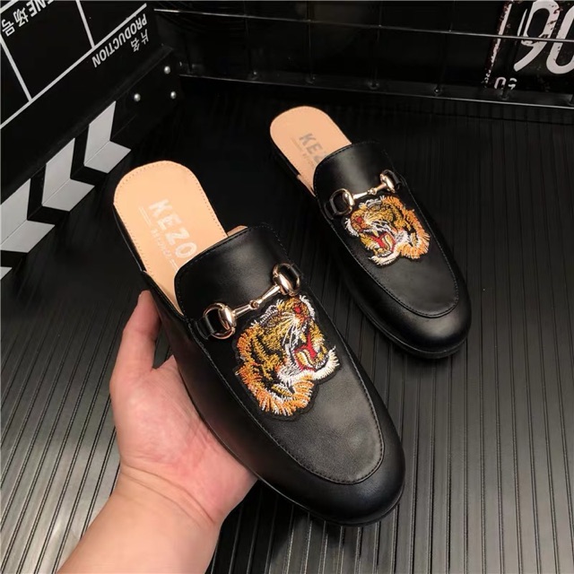 Giày Sục Nam Thêu Mặt Hổ Trẻ Trung | BigBuy360 - bigbuy360.vn