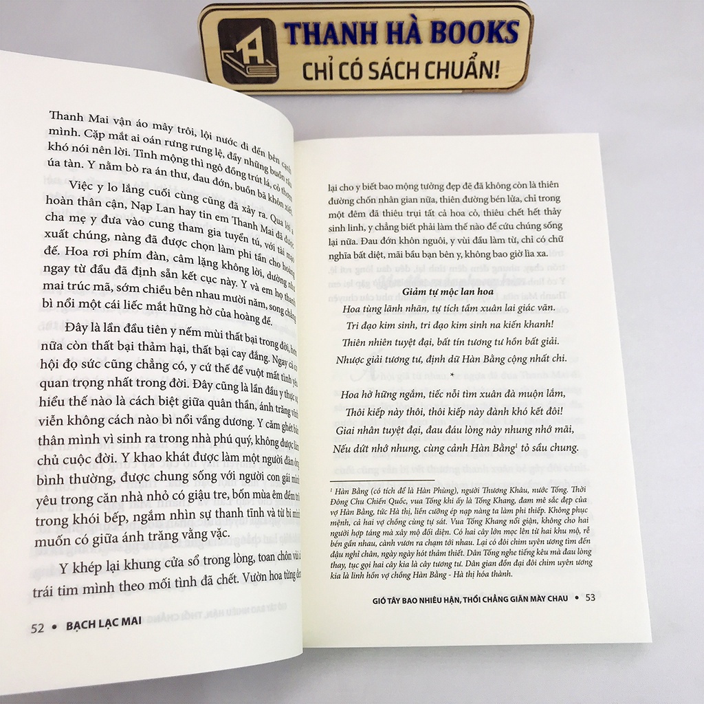 Sách - Gió Tây Bao Nhiêu Hận Thổi Chẳng Giãn Mày Chau (Kèm Postcard, Bookmark)