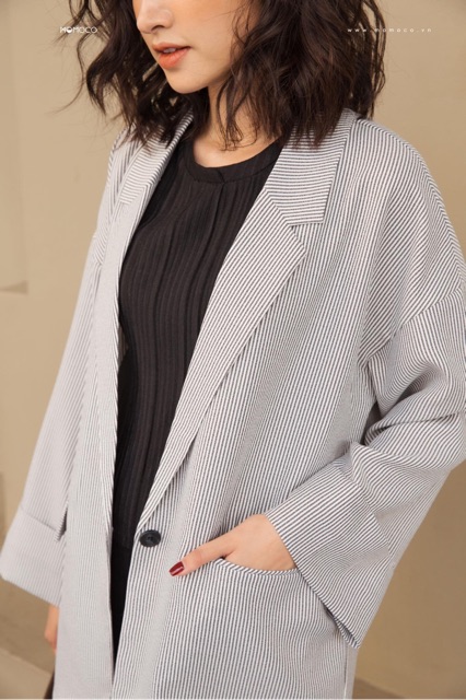[Mã FAMALLT5 giảm 15% đơn 150k] Áo Blazer Nữ Dáng Loose Freesize MOMOCO M3447 Thiết Kế Tay Măng Xéc Bản To Cá Tính | BigBuy360 - bigbuy360.vn