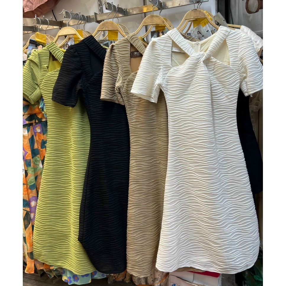 Váy khoét ngực cộc tay - Hàng loại 1